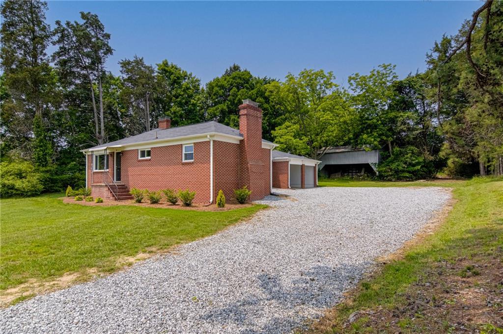 4249 High Point Road Winston-Salem, NC 27107 - Photo 4 of 30 Gallery Image 4