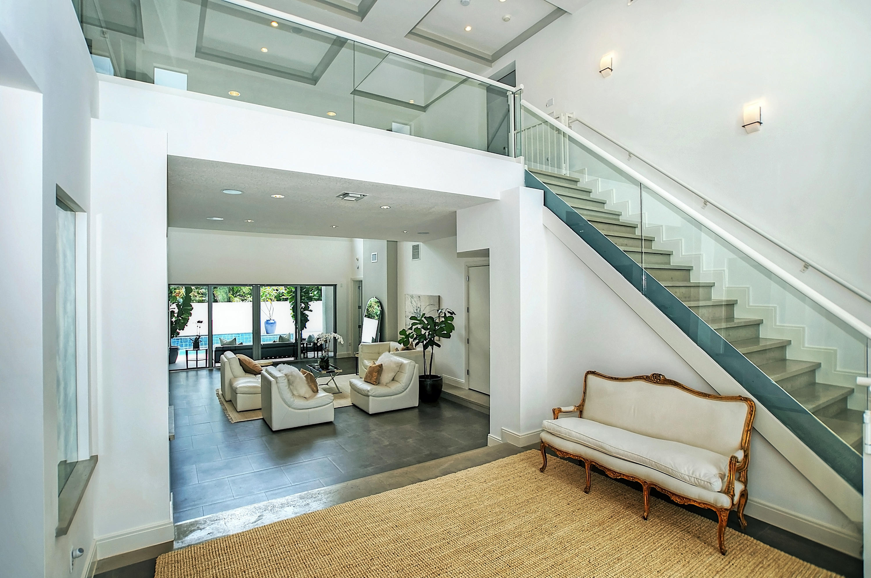 265 Northeast 3rd Street Boca Raton, FL 33432 - Photo 4 of 22 foyer-loft
