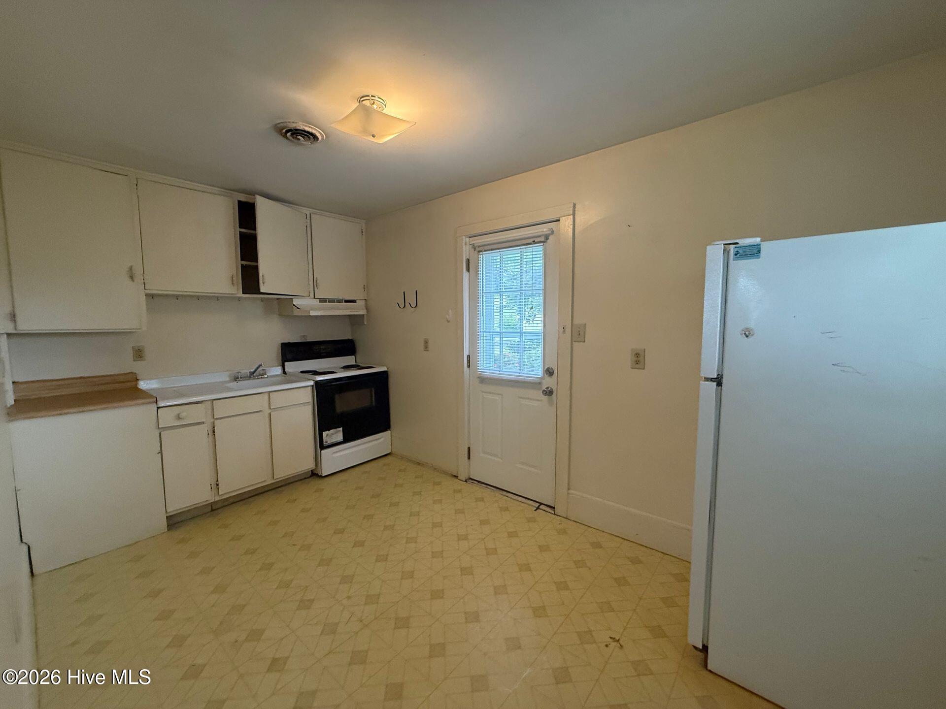 6 Ruth Street, Unit B Jacksonville, NC 28540 - Photo 3 of 5