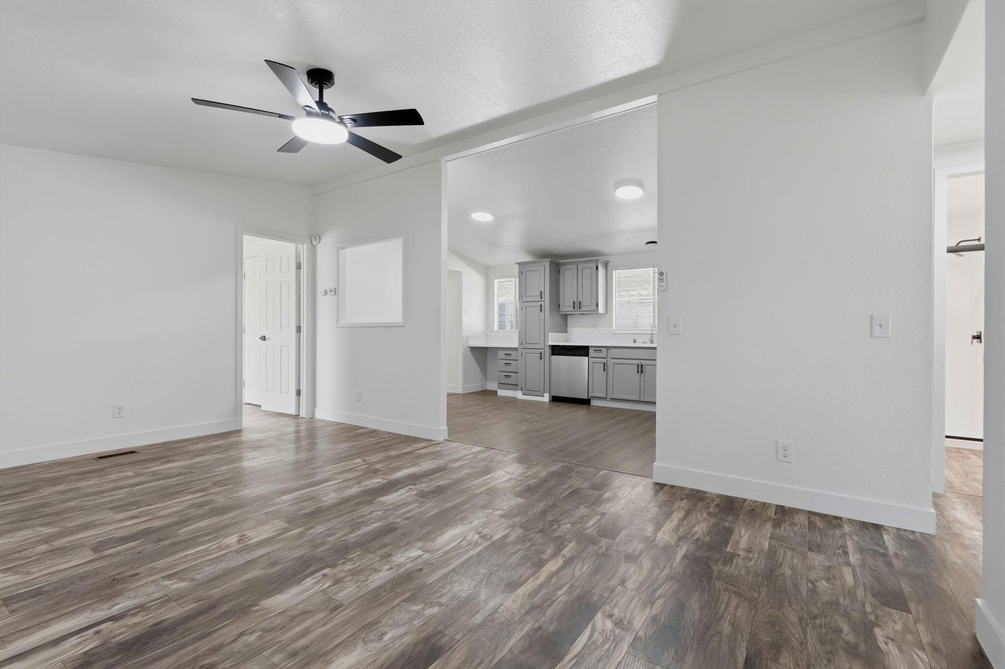 900 East Rankin Road, Unit 142 Tulare, CA 93274 - Photo 7 of 34 6-900_East_Rankin_Road_142_Tulare_005
