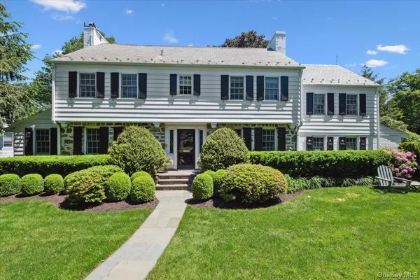 $3,295,000 | 7 Meadow Place, Larchmont, NY 10538