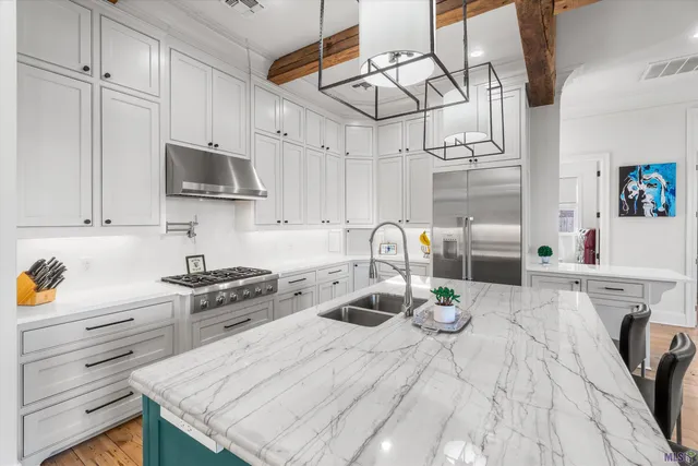 $1,575,000 | 2218 Dove Hollow Drive, Baton Rouge, LA 70809