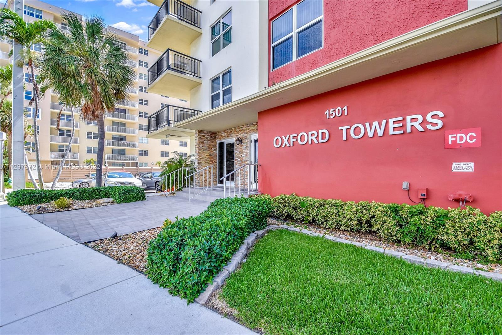 South Central Beach Hollywood, FL 33019 - Photo 3 of 30 a sign on the side of a building