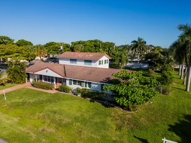 a view of house with garden