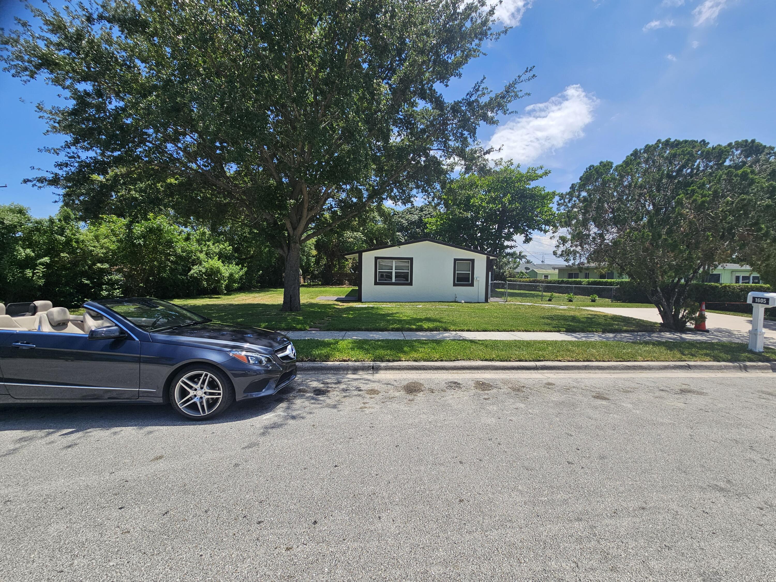 1605 West 10th Street Riviera Beach, FL 33404 - Photo 2 of 52 20260509_140019