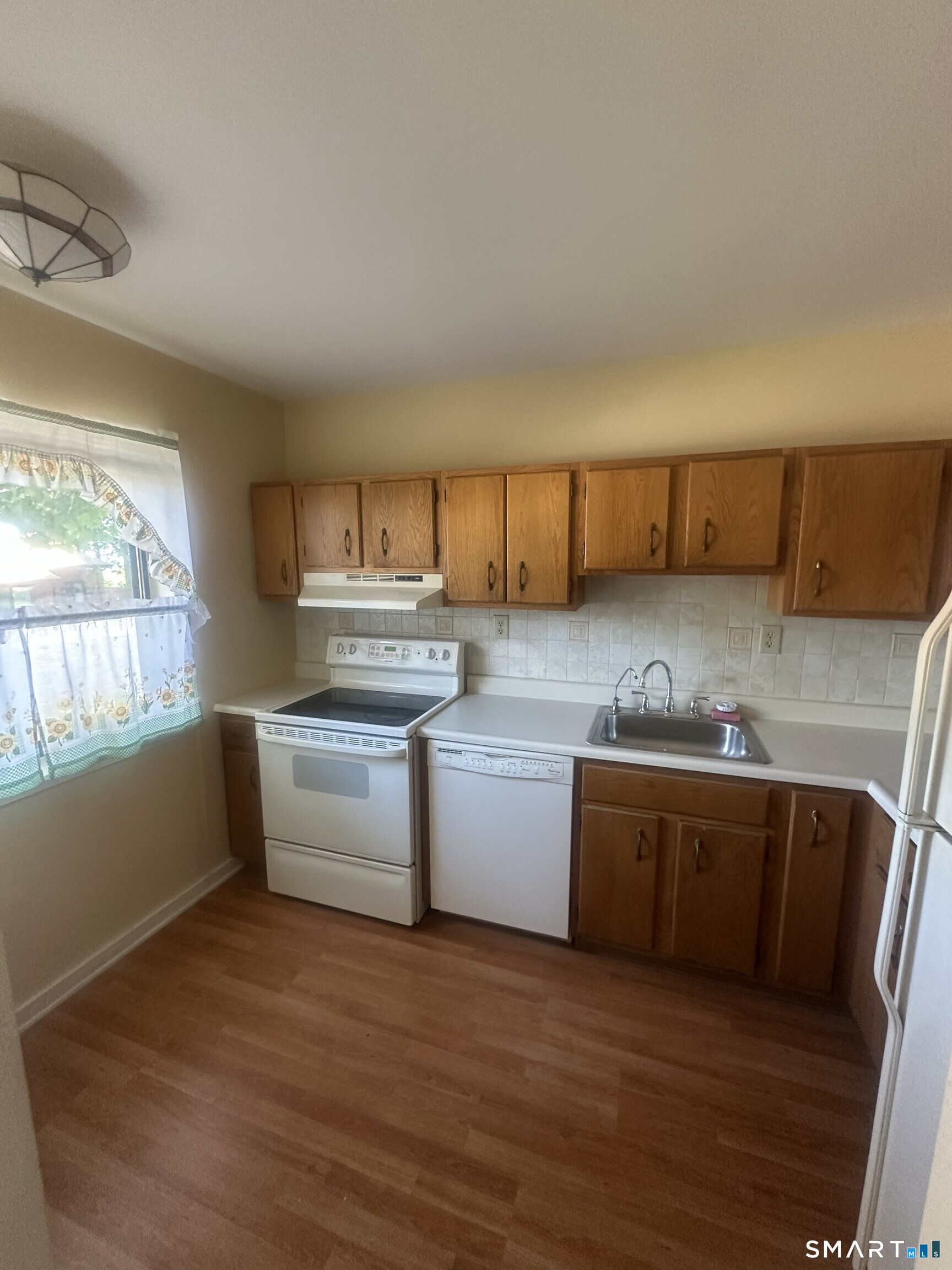 548 Asbury Ridge Shelton, CT 06484 - Photo 4 of 12