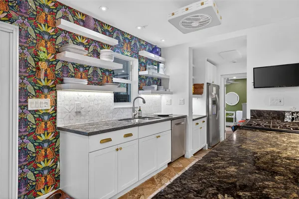 $5,500 | 318 Northeast 26th Street, Wilton Manors, FL 33305