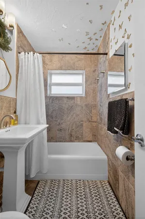 $5,500 | 318 Northeast 26th Street, Wilton Manors, FL 33305