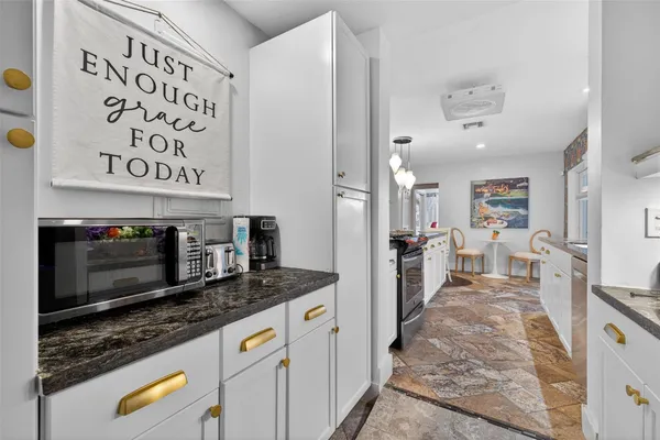 $5,500 | 318 Northeast 26th Street, Wilton Manors, FL 33305