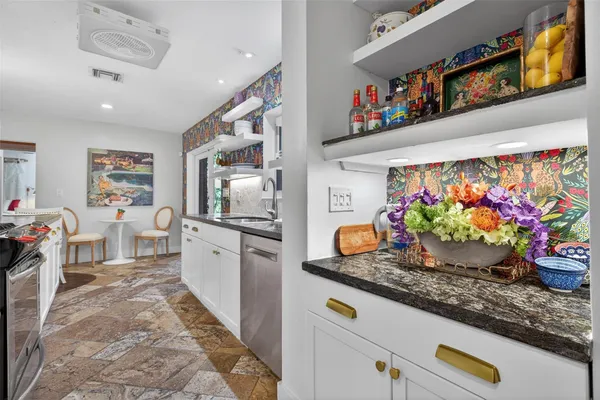 $5,500 | 318 Northeast 26th Street, Wilton Manors, FL 33305