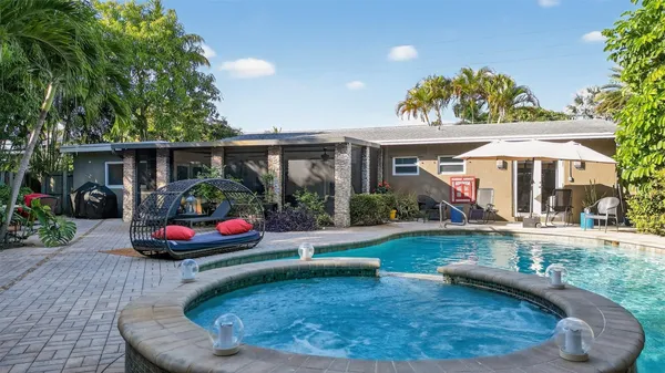 $5,500 | 318 Northeast 26th Street, Wilton Manors, FL 33305