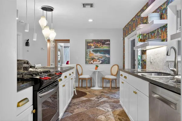 $5,500 | 318 Northeast 26th Street, Wilton Manors, FL 33305