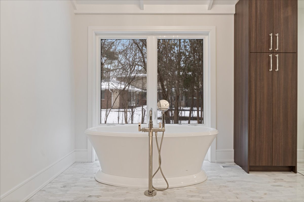 819 Wagner Road Glenview, IL 60025 - Photo 14 of 20 a view of a living room and a window