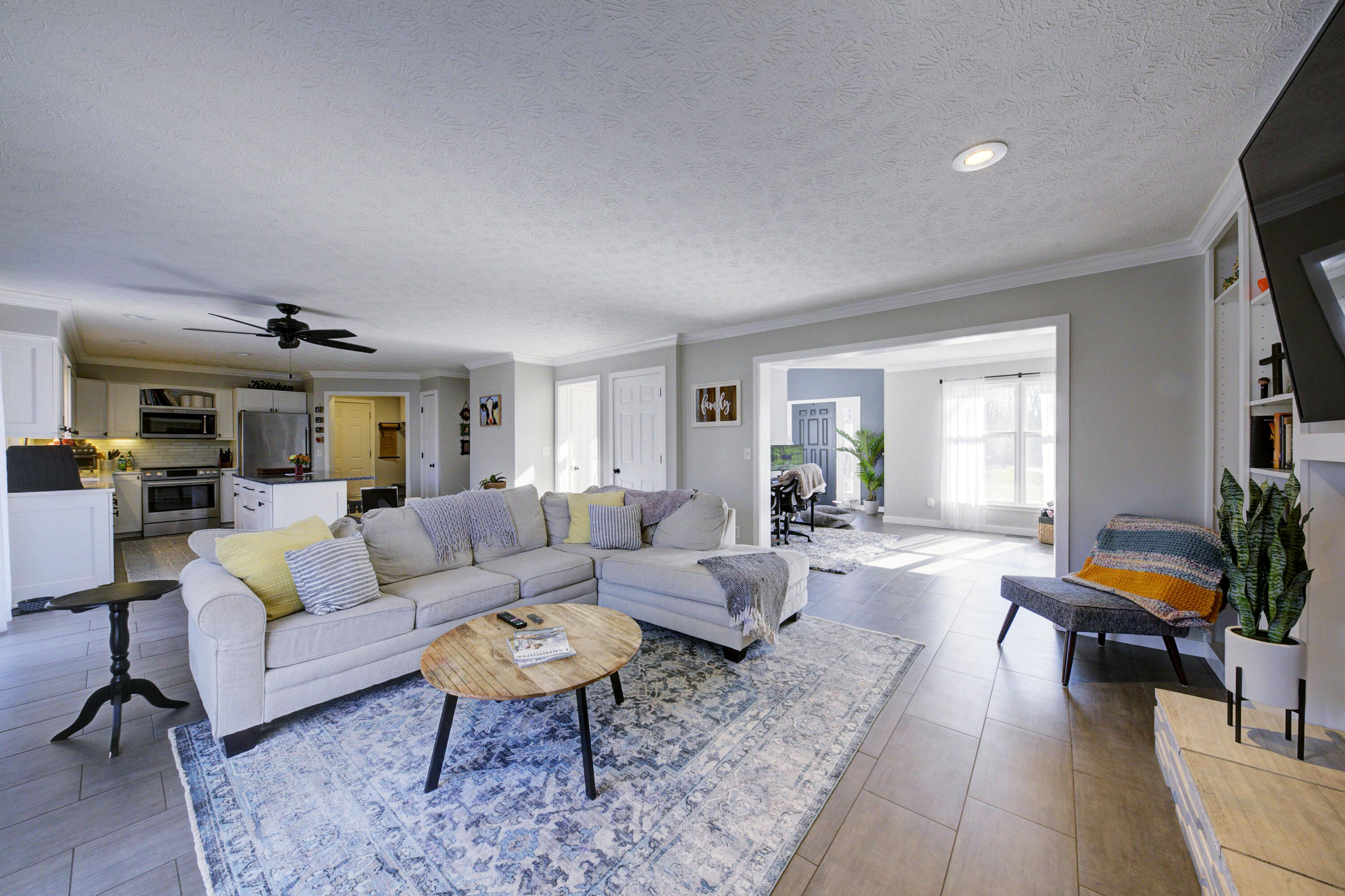 2391 Sunny Ridge Drive Pinckney, MI 48169 - Photo 11 of 71 Living Room