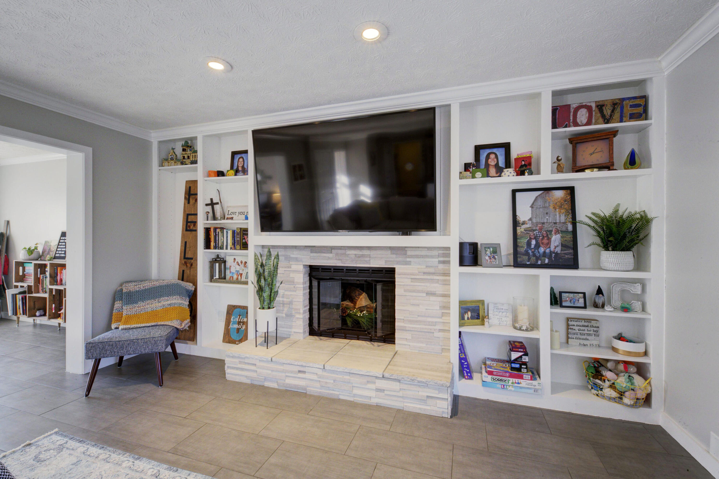 2391 Sunny Ridge Drive Pinckney, MI 48169 - Photo 13 of 71 Fireplace