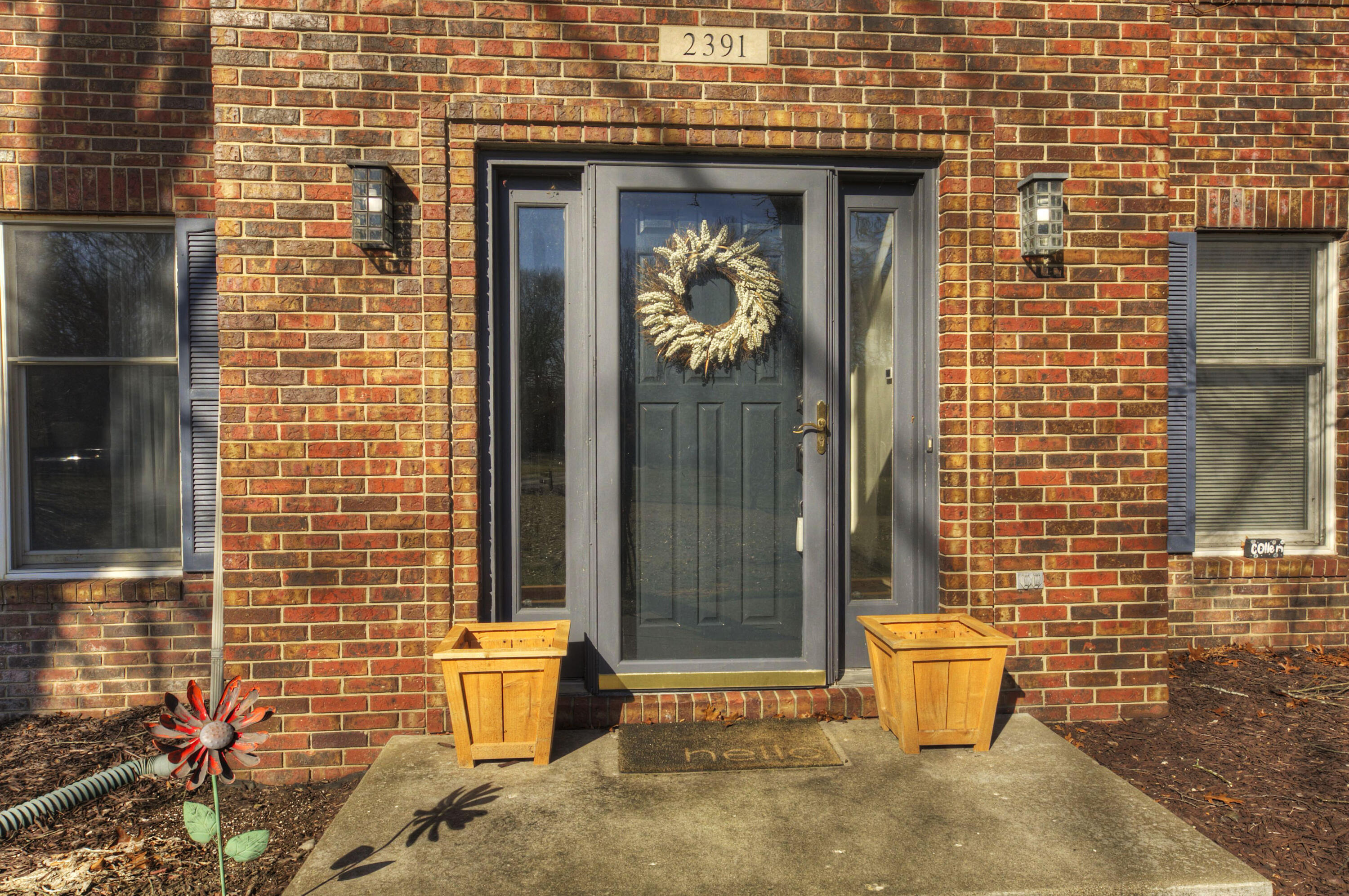2391 Sunny Ridge Drive Pinckney, MI 48169 - Photo 3 of 71 Entrance
