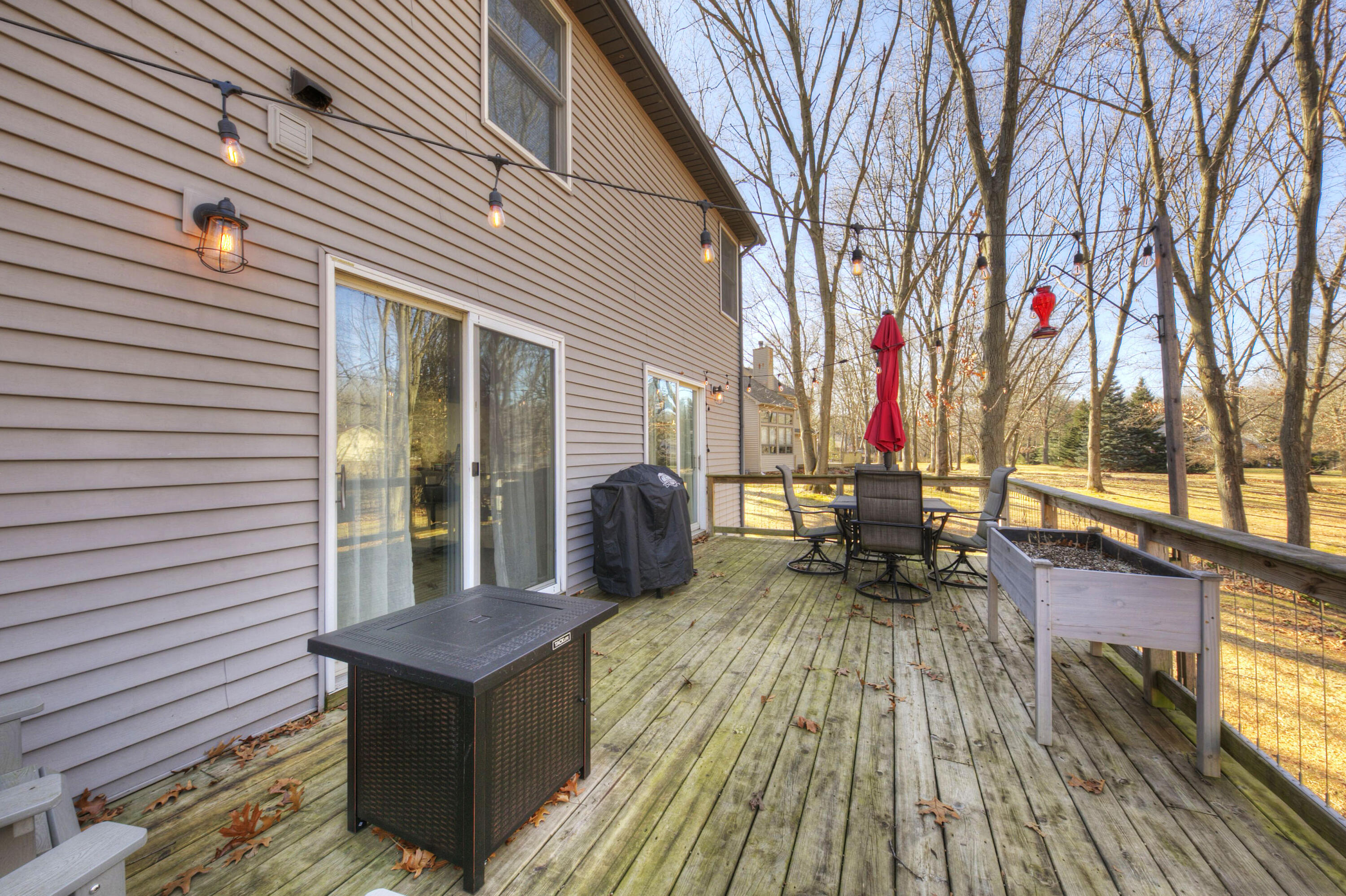 2391 Sunny Ridge Drive Pinckney, MI 48169 - Photo 53 of 71 Deck