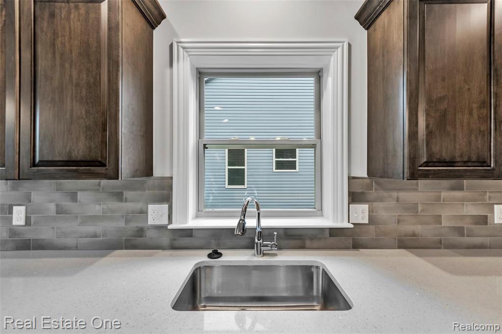 3847 Dearborn Avenue Rochester Hills, MI 48309 - Photo 12 of 25