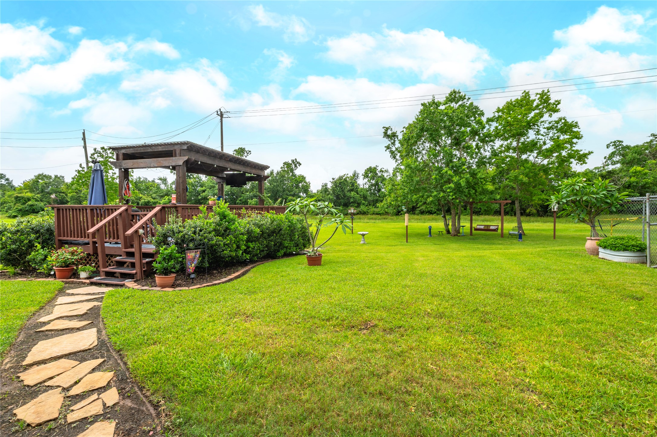 17126 Hamill Drive Rosharon, TX 77583 - Photo 36 of 50 Large property and backyard.