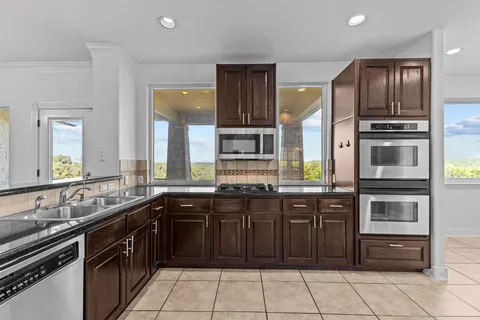 $959,000 | 5724 Brittlyns Court, Austin, TX 78730