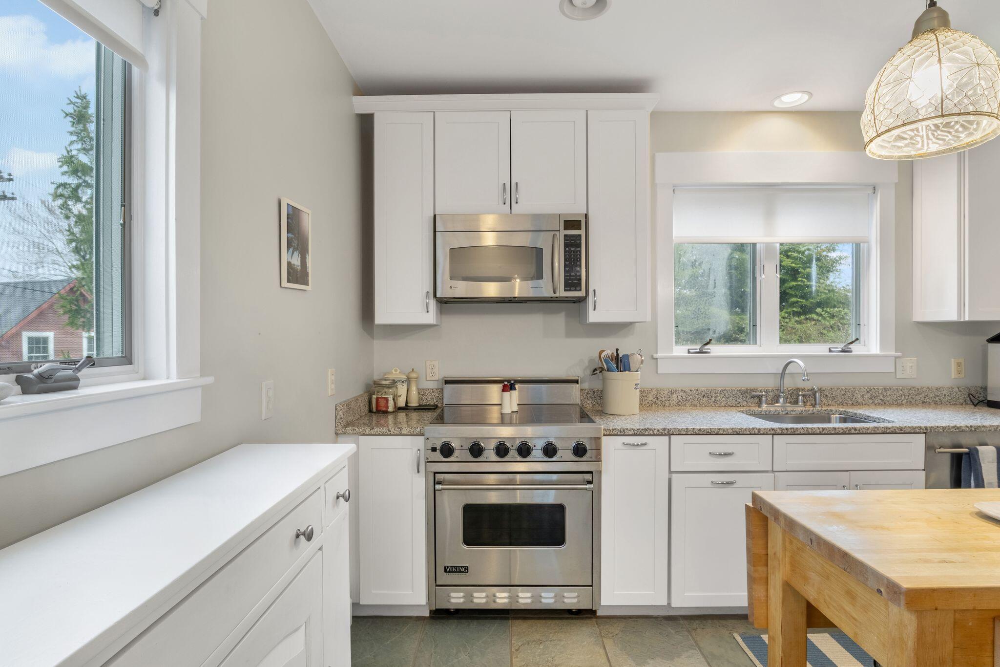 4 Oak Street Kennebunk, ME 04043 - Photo 12 of 49 Kitchen