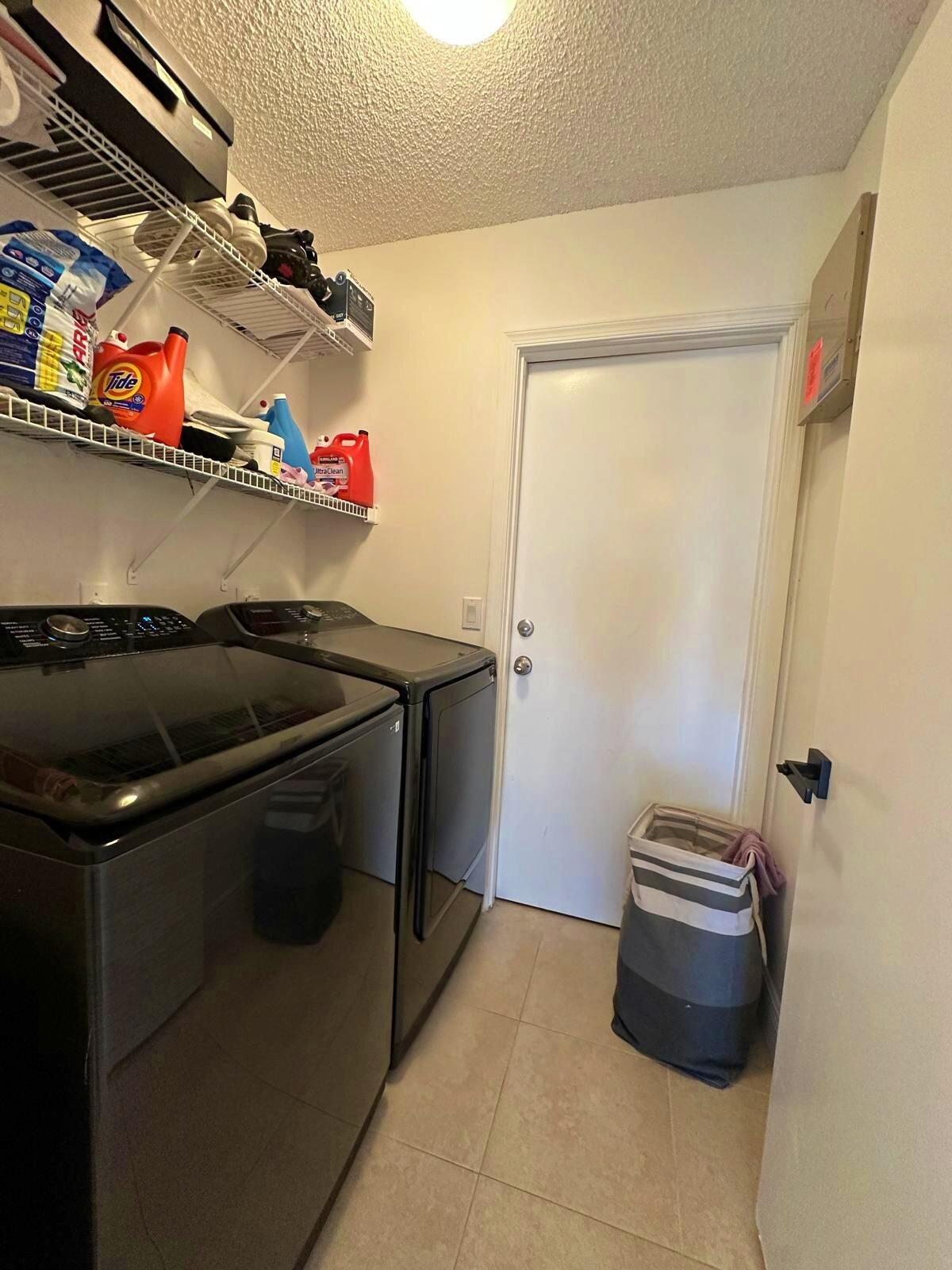 22449 Middletown Drive Boca Raton, FL 33428 - Photo 17 of 22 Camasir Odasi