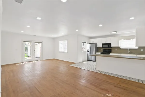 $4,950 | 4232 Walnut Avenue, Long Beach, CA 90807
