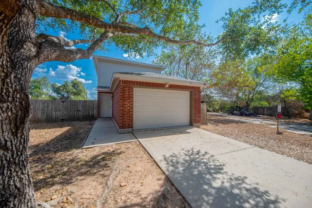 $1,900 | 1631 Dove Run, Brookshire, TX 77423