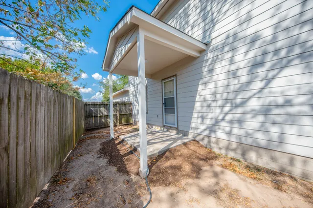 $1,900 | 1631 Dove Run, Brookshire, TX 77423