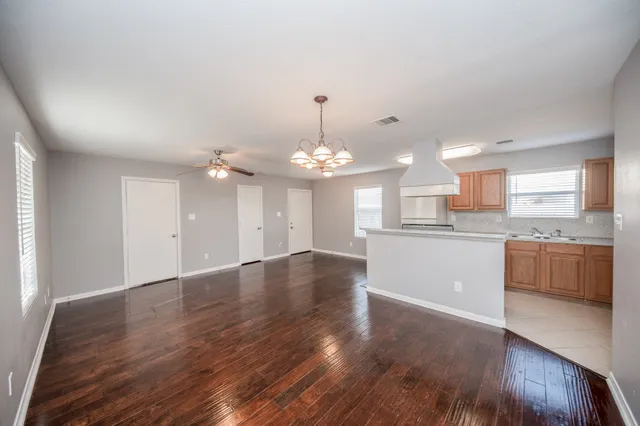 $1,900 | 1631 Dove Run, Brookshire, TX 77423