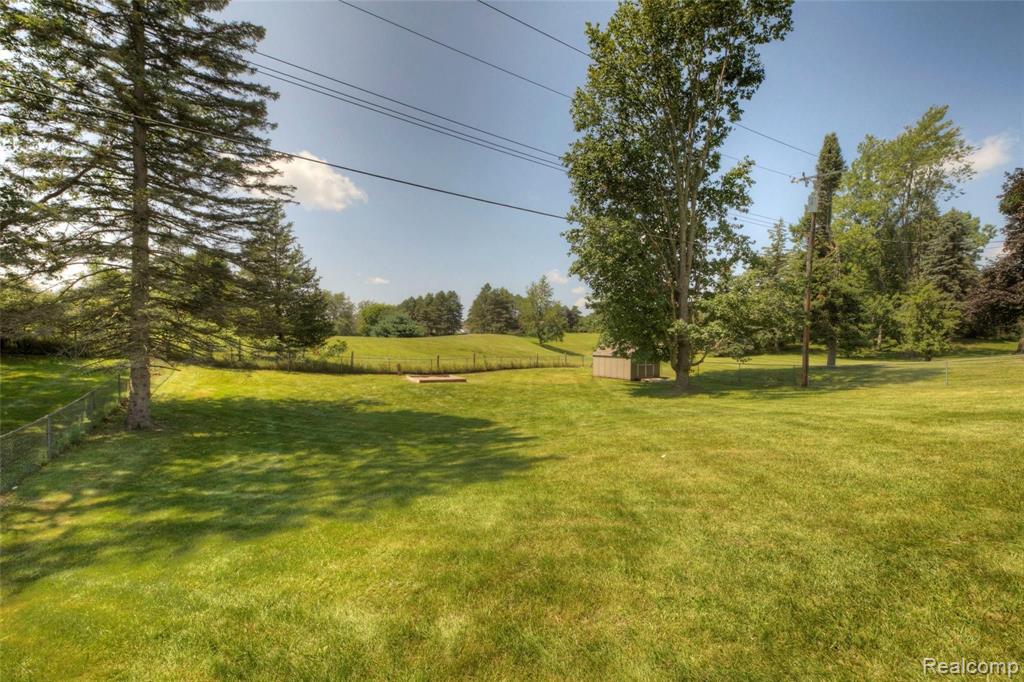 5666 Pinckney Road Howell, MI 48843 - Photo 35 of 38