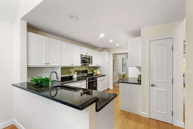 7 Wainwright Road, Unit 15 Winchester, MA 01890 - Photo 13 of 37