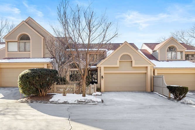 7 Wainwright Road, Unit 15 Winchester, MA 01890 - Photo 2 of 37