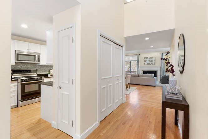 7 Wainwright Road, Unit 15 Winchester, MA 01890 - Photo 4 of 37