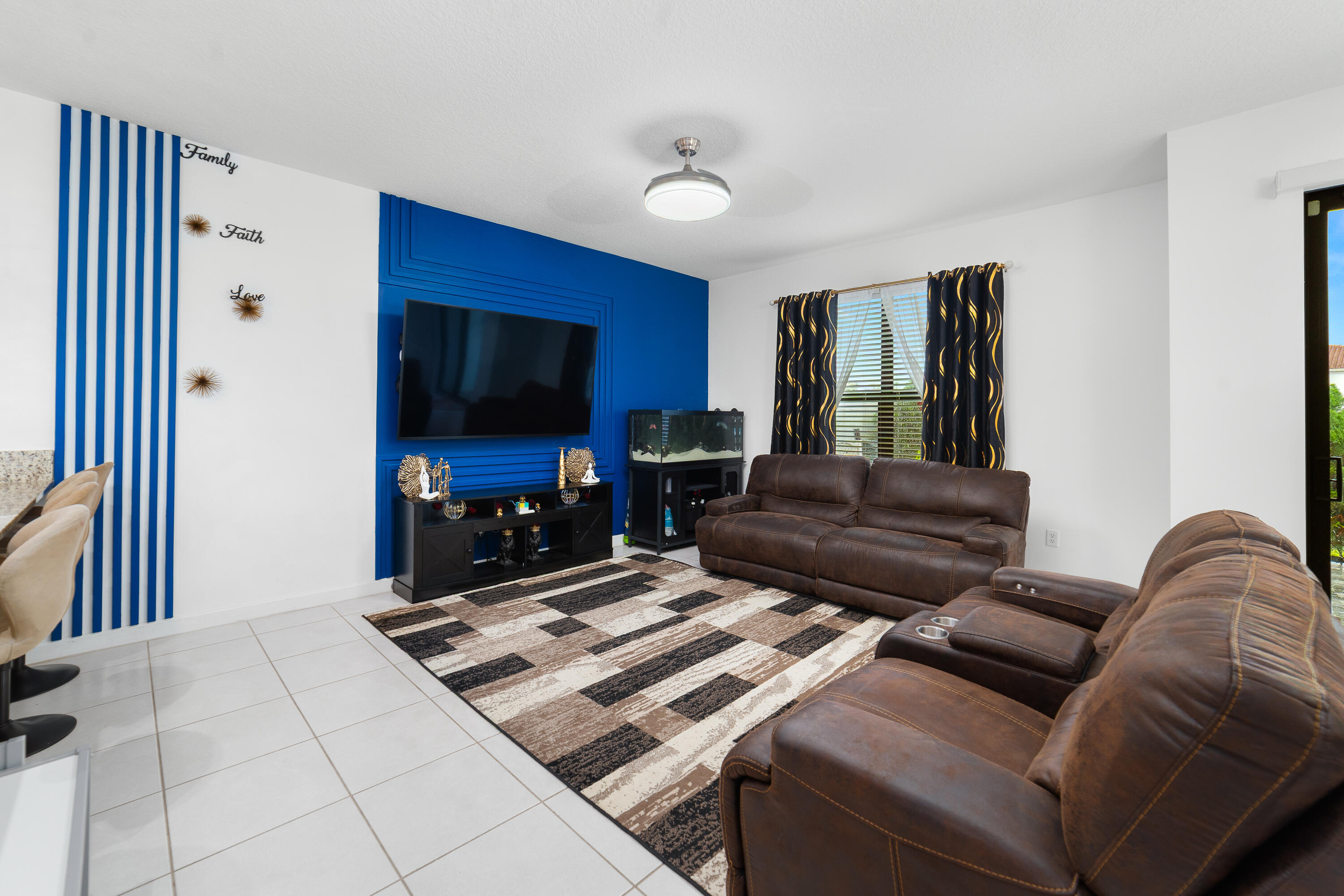 2024 Sugar Maple Drive Riviera Beach, FL 33410 - Photo 13 of 38 DSC0015