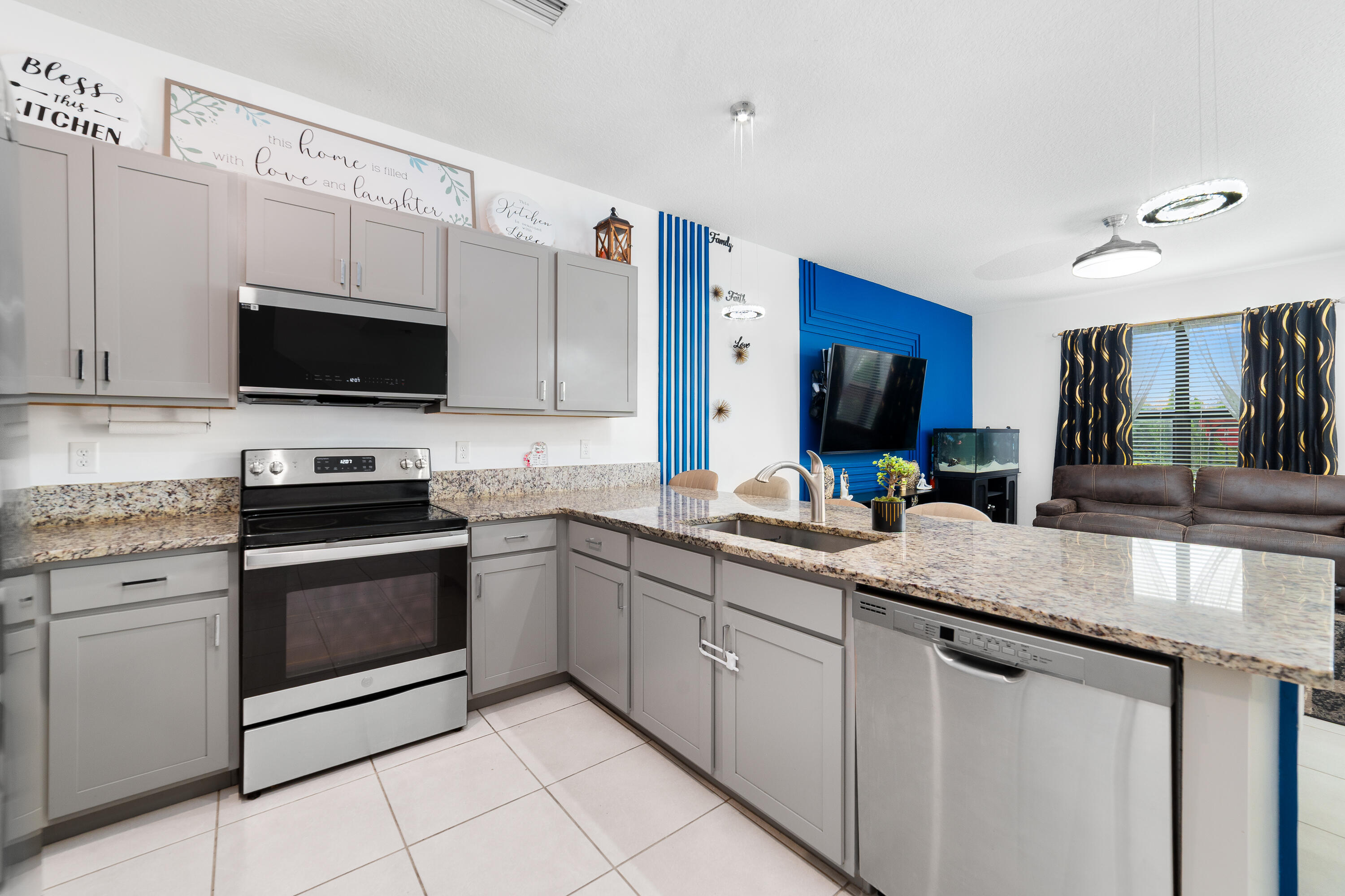 2024 Sugar Maple Drive Riviera Beach, FL 33410 - Photo 9 of 38 DSC0010