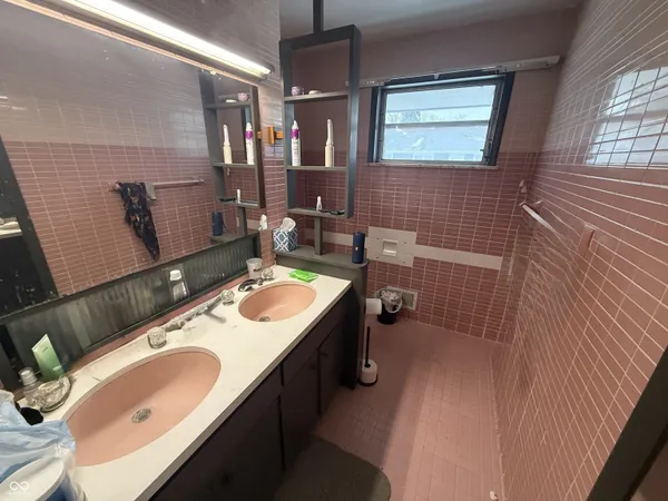$200,000 | 225 College Drive, Anderson, IN 46012
