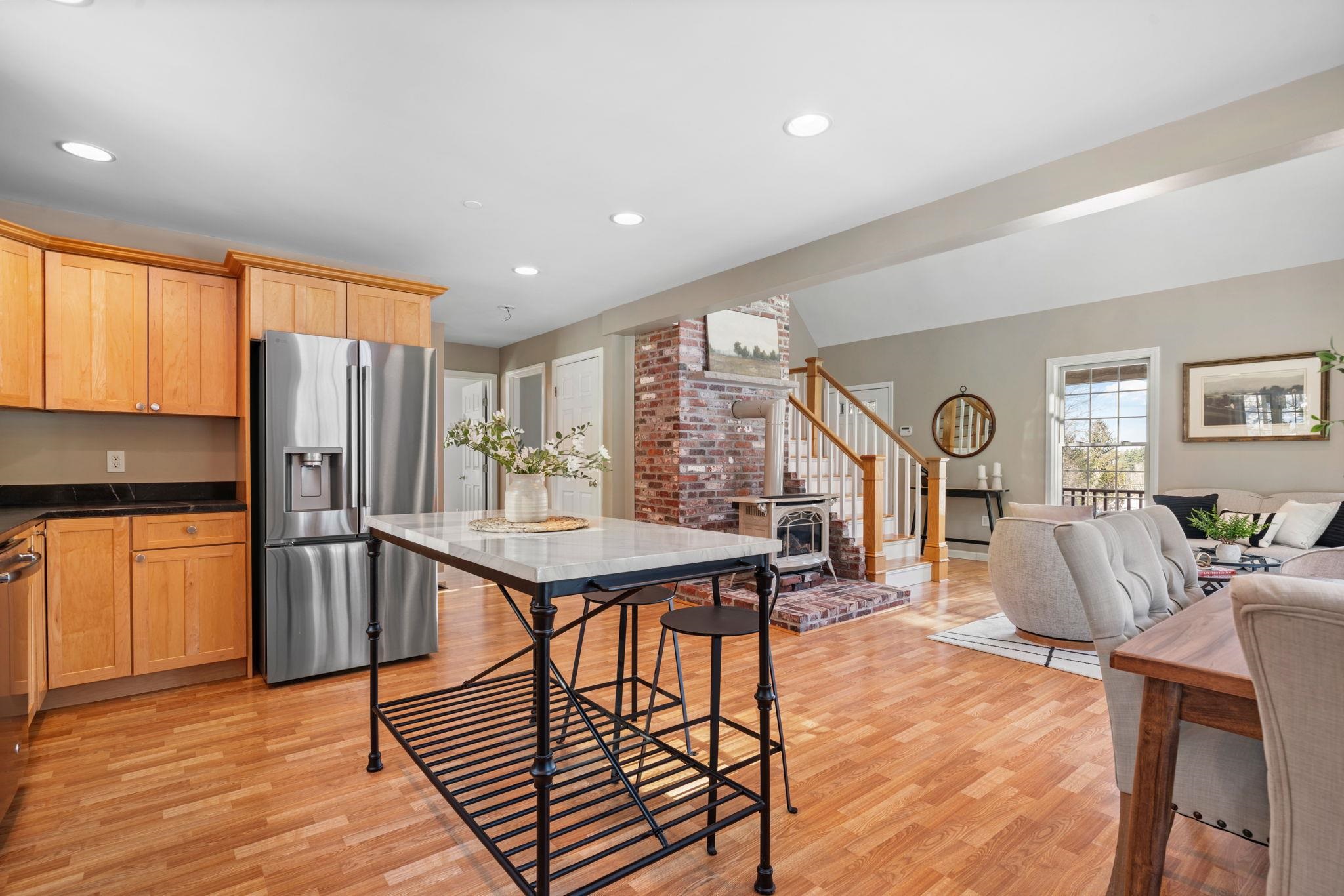 71 Island Pond Road Derry, NH 03038 - Photo 11 of 57