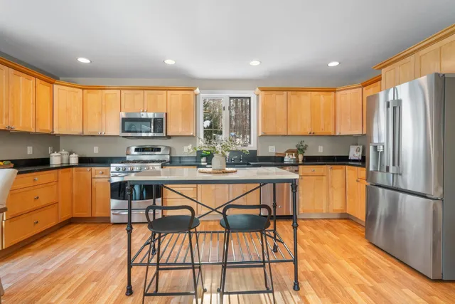 $675,000 | 71 Island Pond Road, Derry, NH 03038