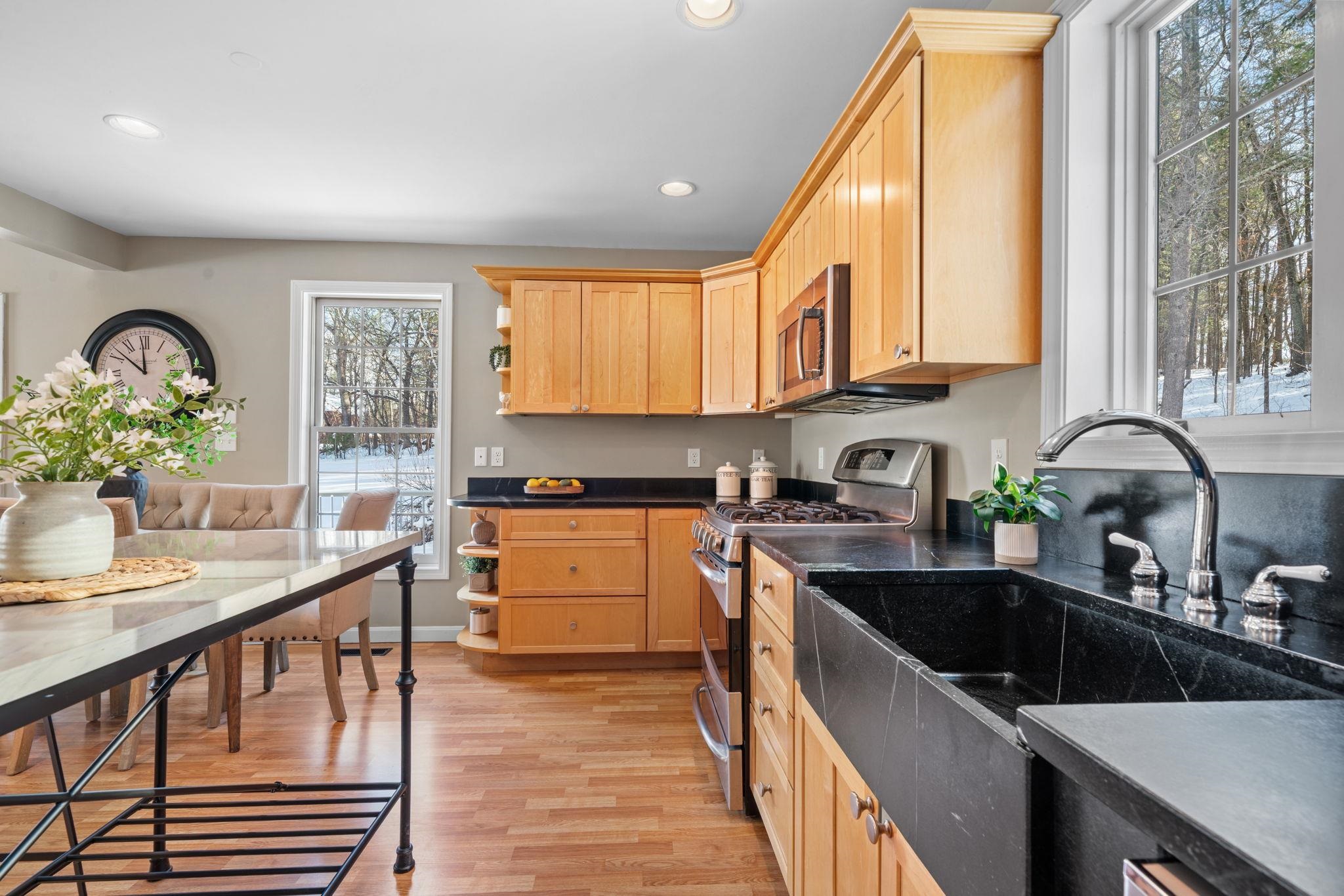 71 Island Pond Road Derry, NH 03038 - Photo 14 of 57