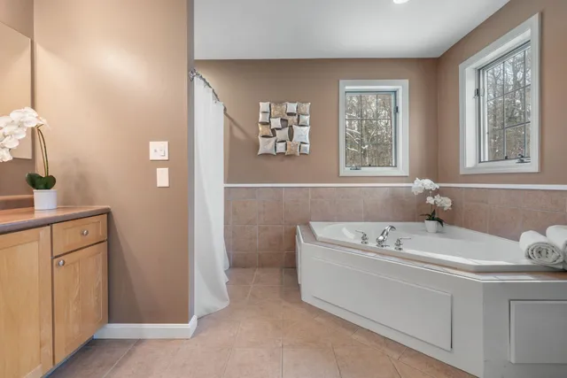 $675,000 | 71 Island Pond Road, Derry, NH 03038