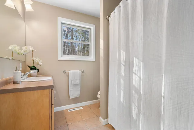 $675,000 | 71 Island Pond Road, Derry, NH 03038