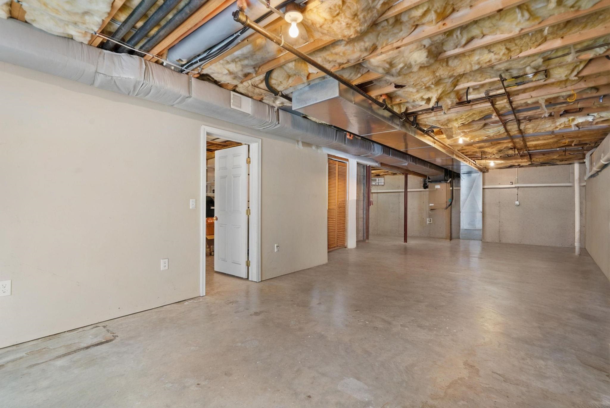 71 Island Pond Road Derry, NH 03038 - Photo 38 of 57