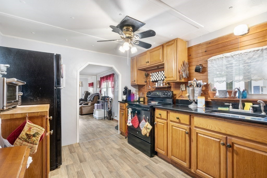 376 Worcester Road, Unit 8 Charlton, MA 01507 - Photo 4 of 17 Gallery Image 4