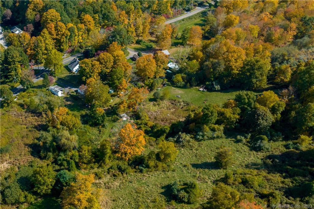 81 Currituck Road Newtown, CT 06470 - Photo 3 of 40