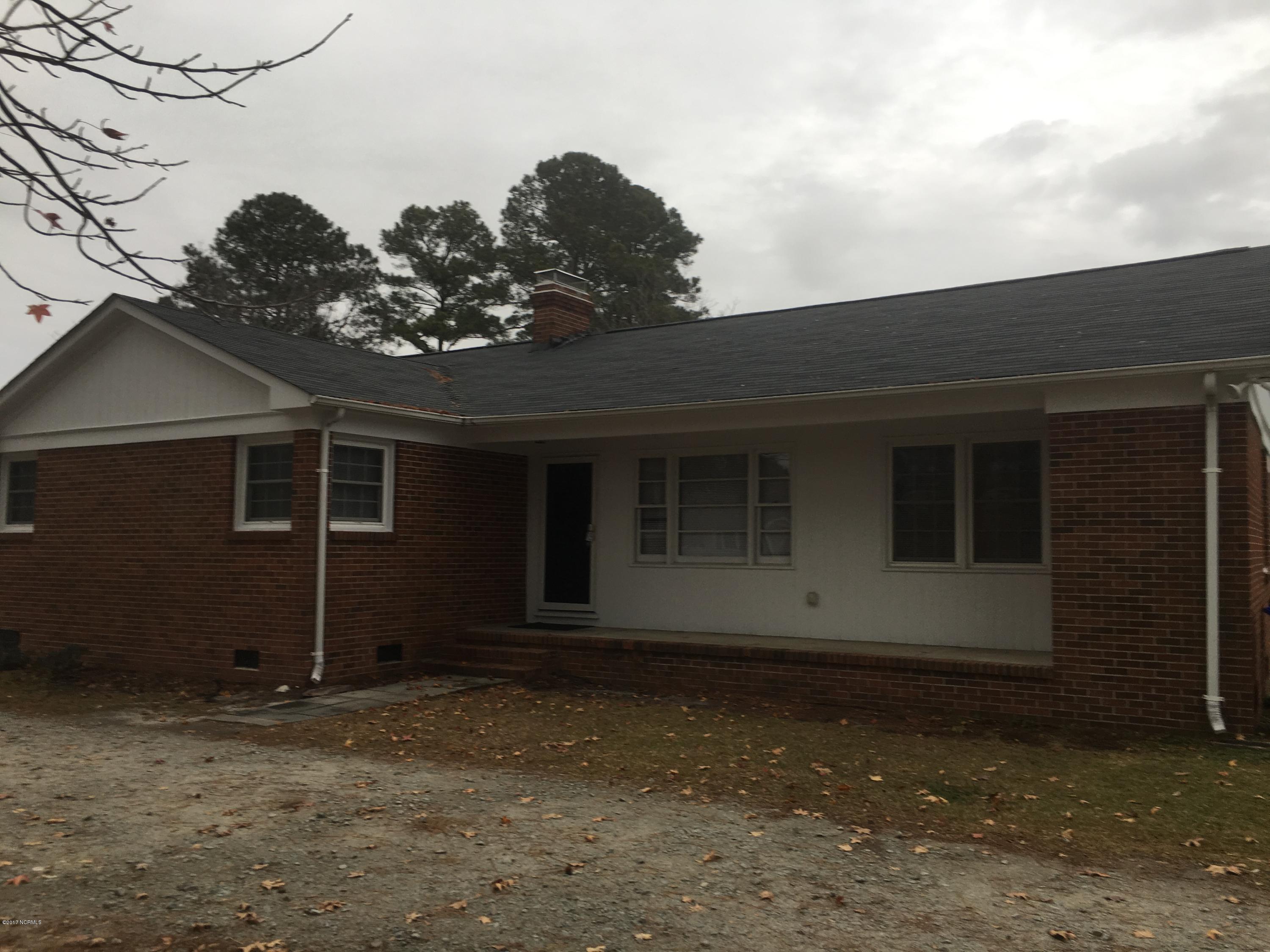700 Raleigh Road Clinton, NC 28328 - Photo 1 of 16 IMG_5863