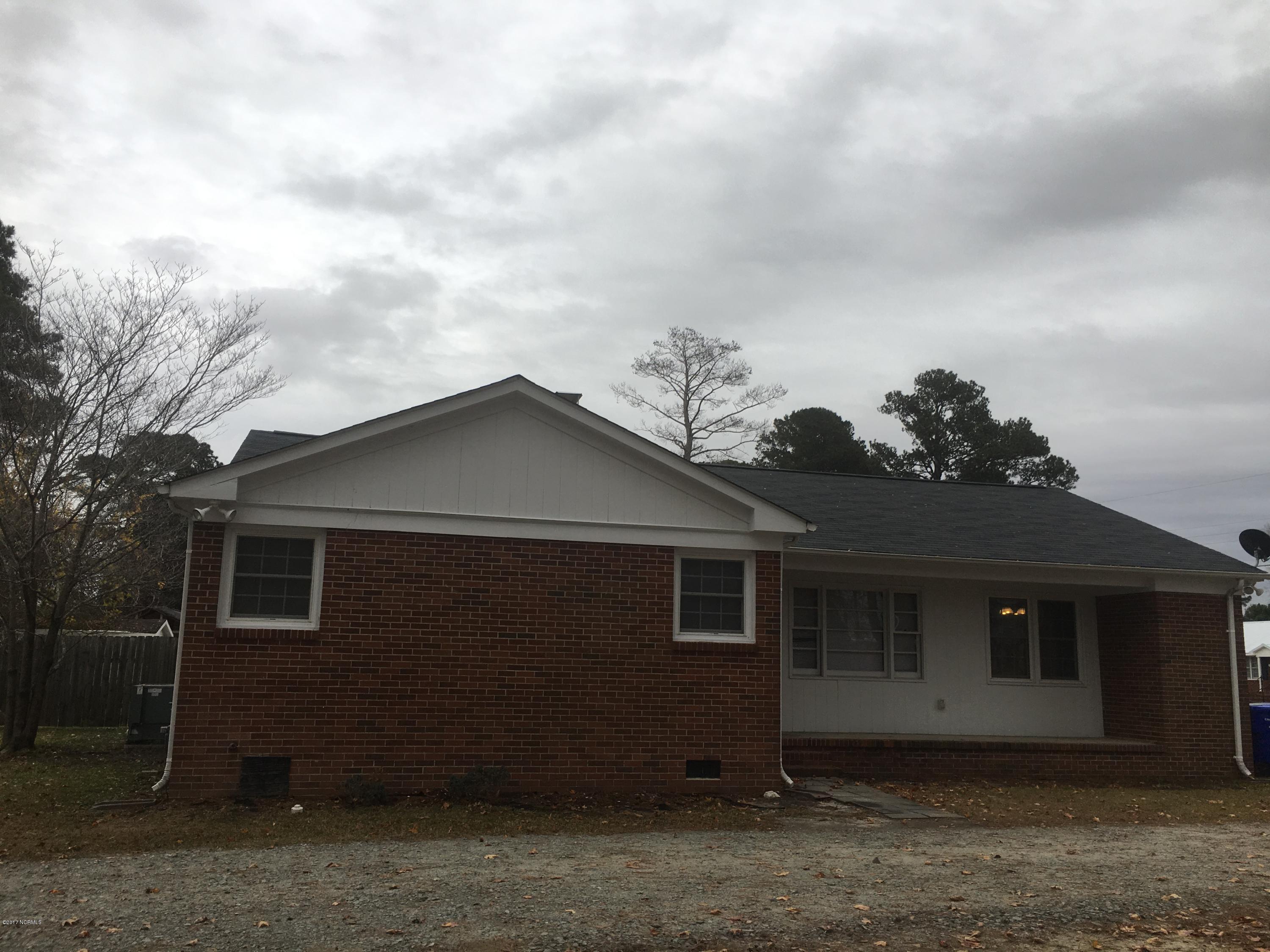 700 Raleigh Road Clinton, NC 28328 - Photo 2 of 16 IMG_5864
