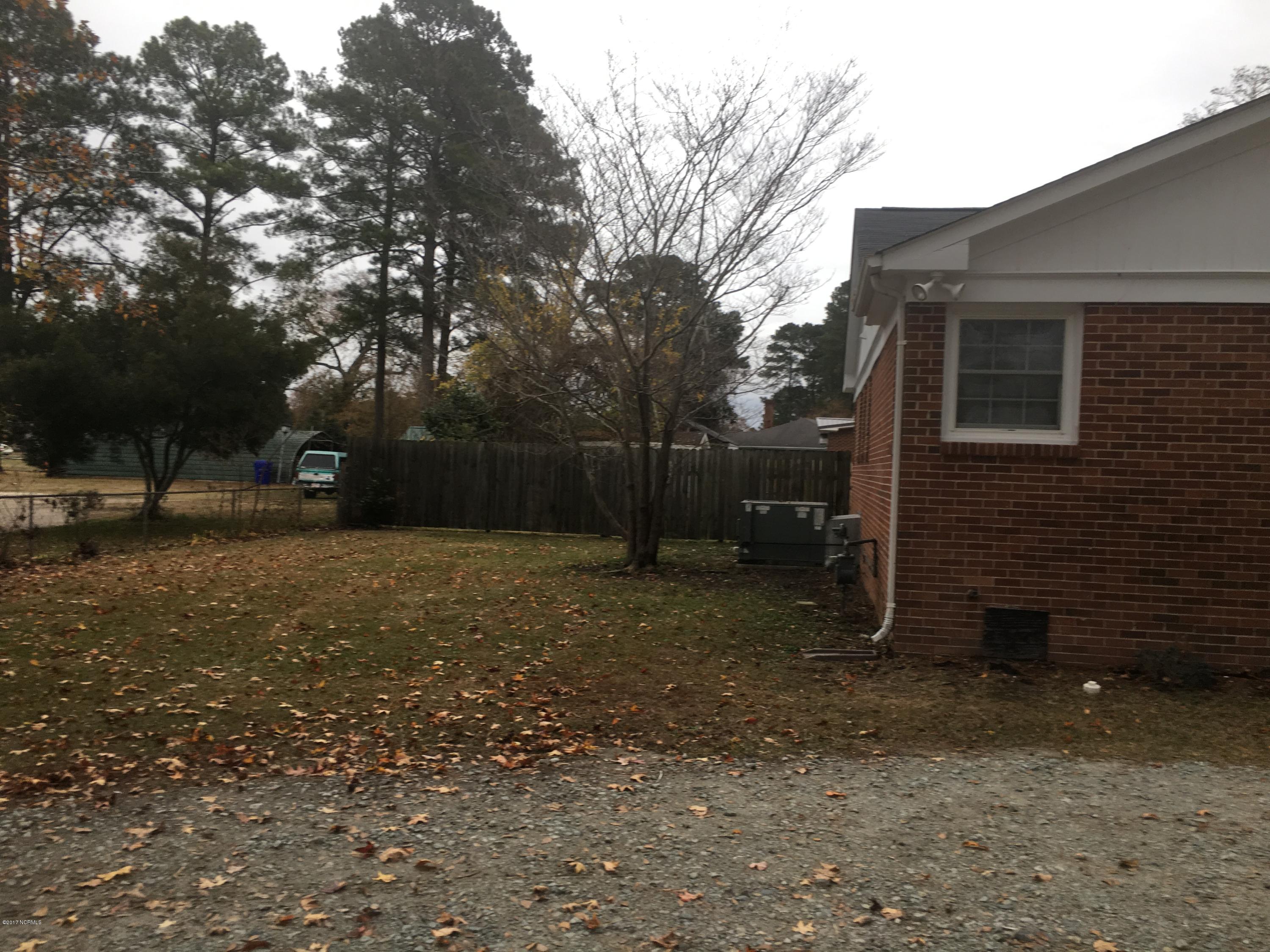 700 Raleigh Road Clinton, NC 28328 - Photo 3 of 16 IMG_5865