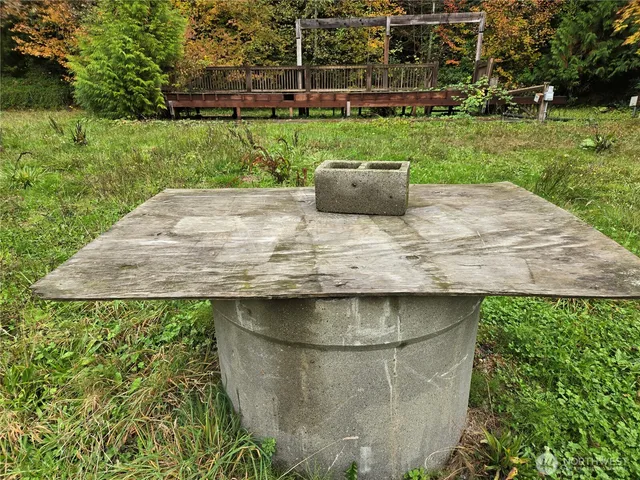 a view of a yard with a fountain