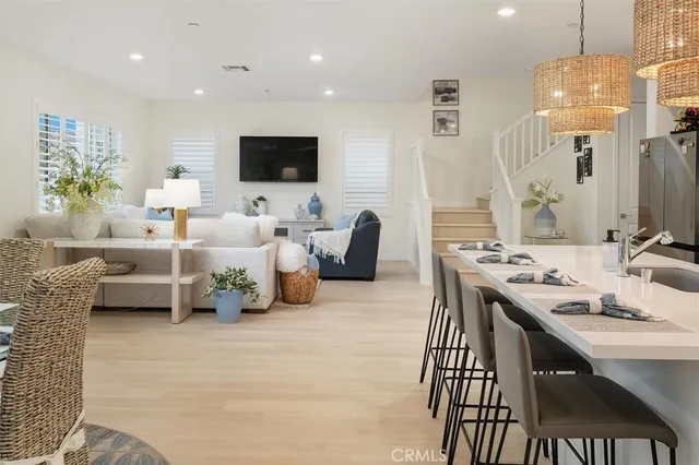 $950,000 | 20912 Silvergate Way, Newhall, CA 91321